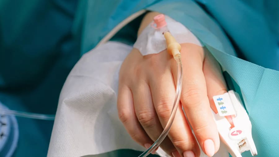 Tratamiento intravenoso a domicilio en Granada por enfermero colegiado
